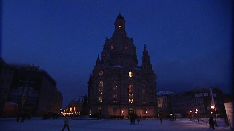 Frauenkirche aussen Nacht.jpg