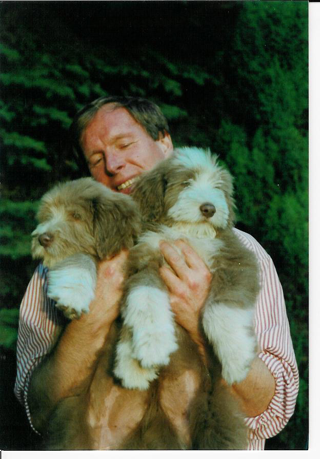 Georg_with_puppies.jpg